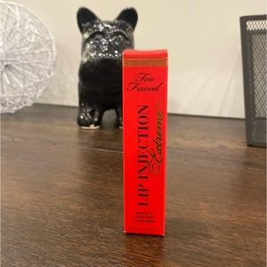 Too Faced: Lip Injection Extreme (Strawberry Kiss)